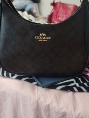 Coach shoulder bag with no long strap